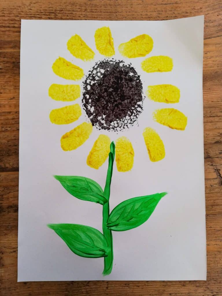 Spring Art and Craft Ideas - Sunflower - painting - collage - fine motor skills - fine motor control - creative play - messy play - waldorf inspired - learning through play - spring play - toddler ideas - get crafty - craft therapy